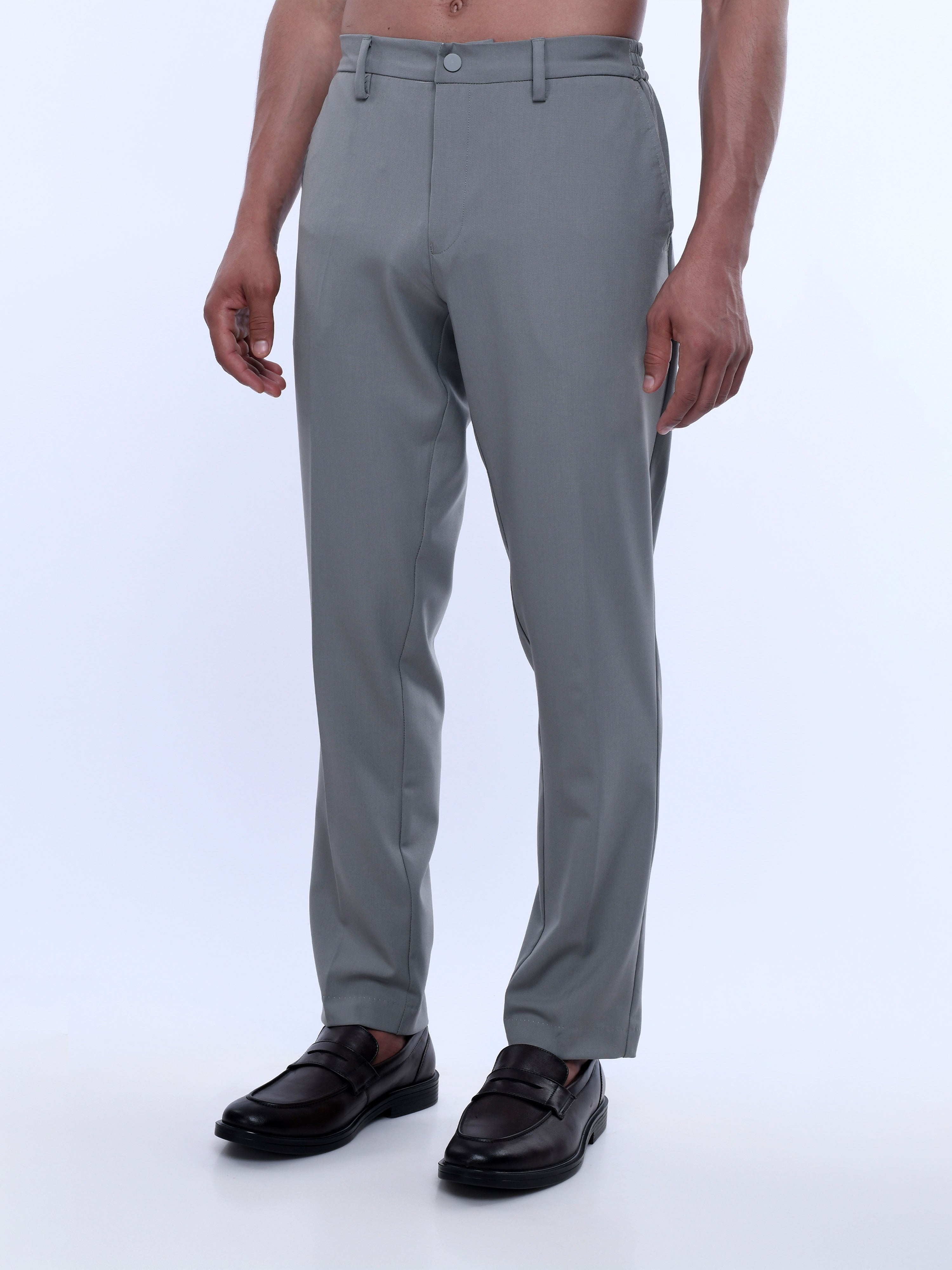 What are the best outfit combinations to style relaxed trousers for a smart and modern everyday look?