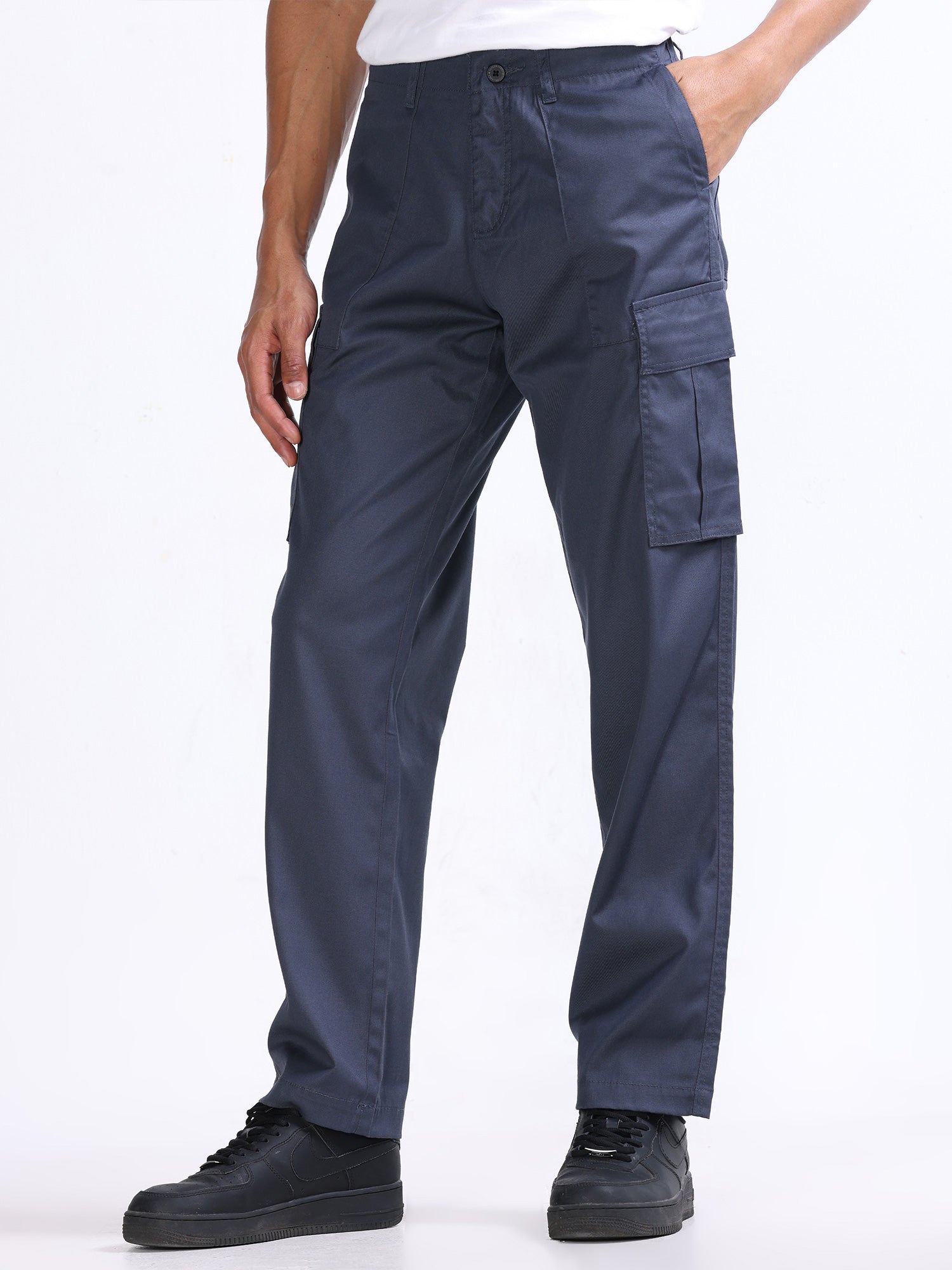 5 Reasons Men Prefer Relaxed Cargo Jeans Over Slim Fit Jeans