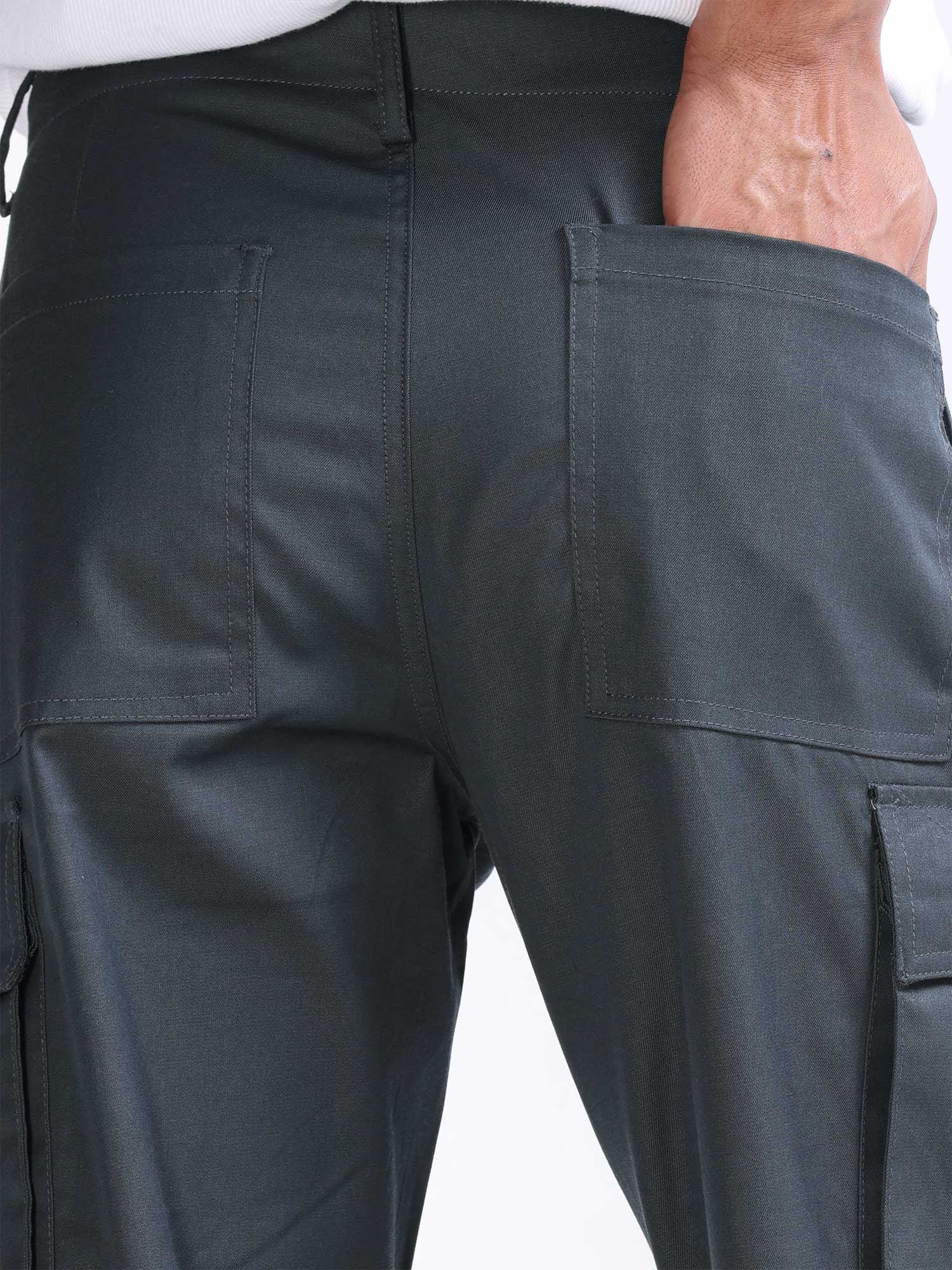 Why Relaxed Cargo Jeans Are the New Essential in Men’s Fashion Online”