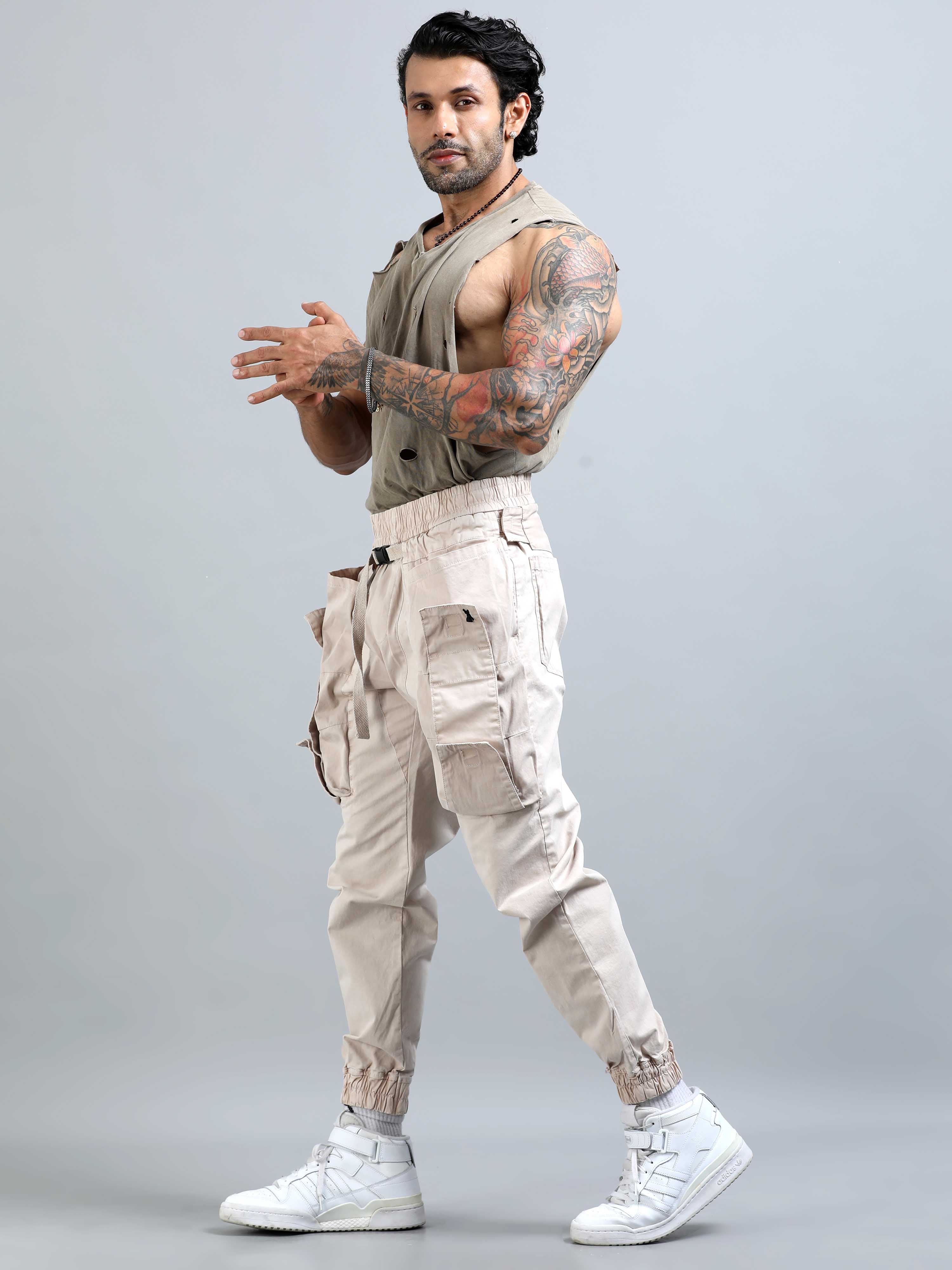 Elevato Layers Cargo Joggers In Cream