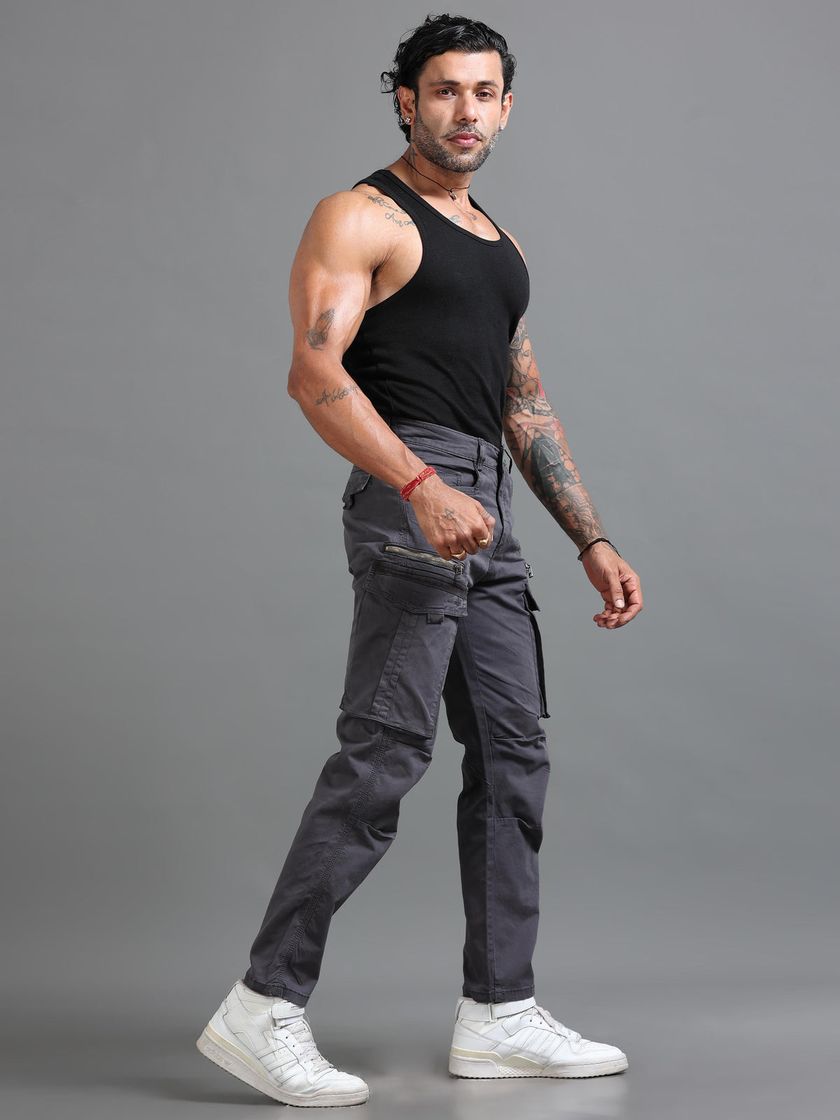Baggy cargo pants for men in black from Italian Colony