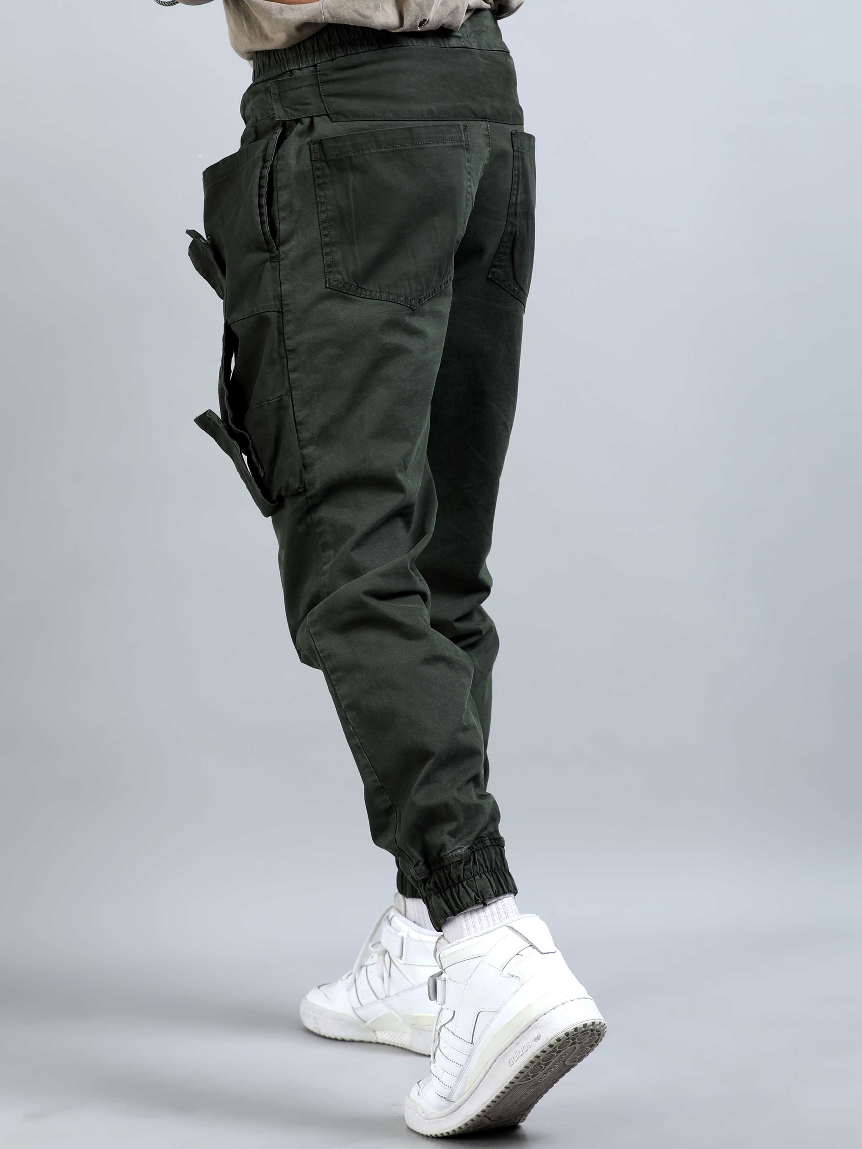 Elevato Layers Cargo Joggers In Olive