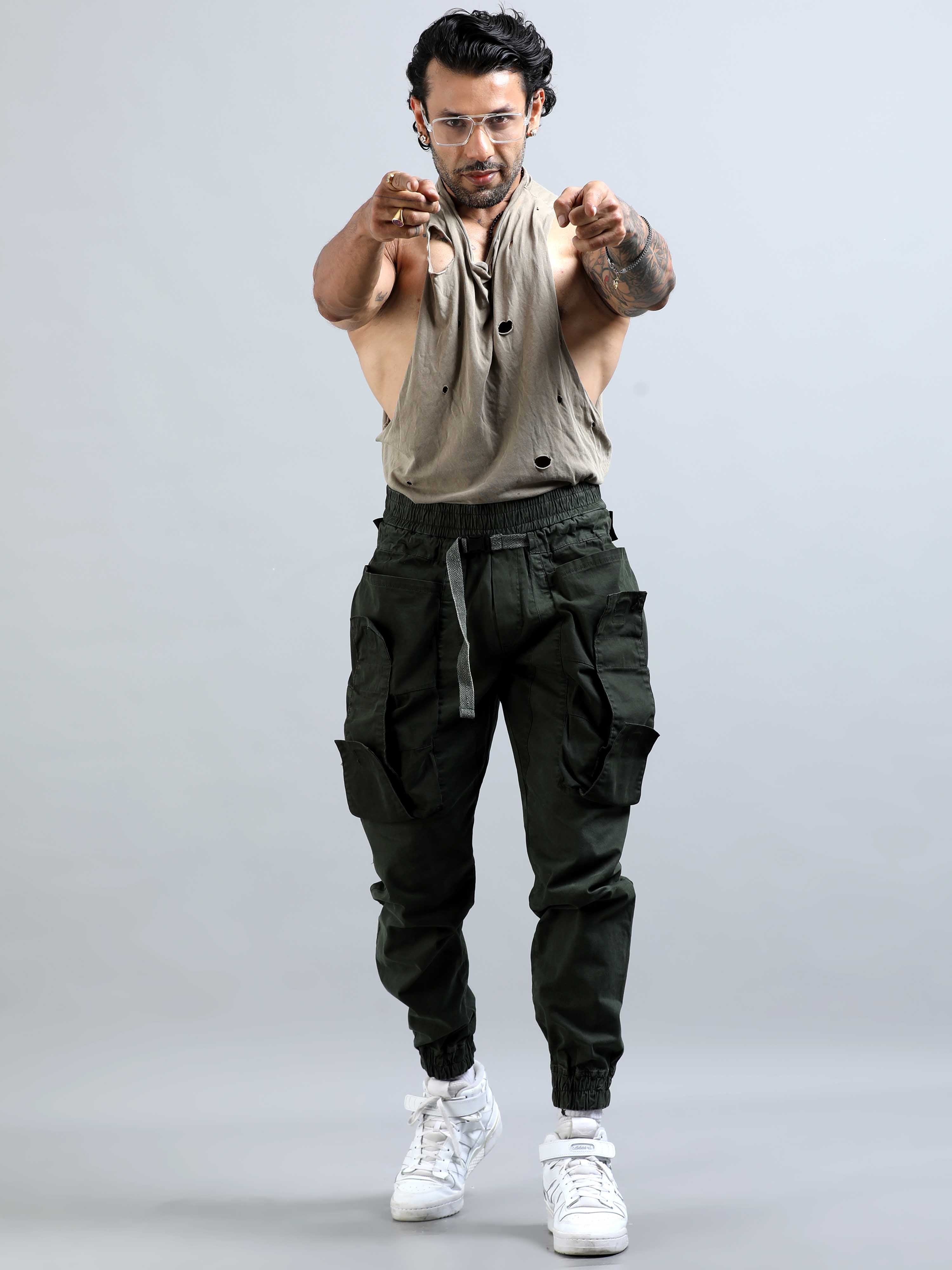 Elevato Layers Cargo Joggers In Olive